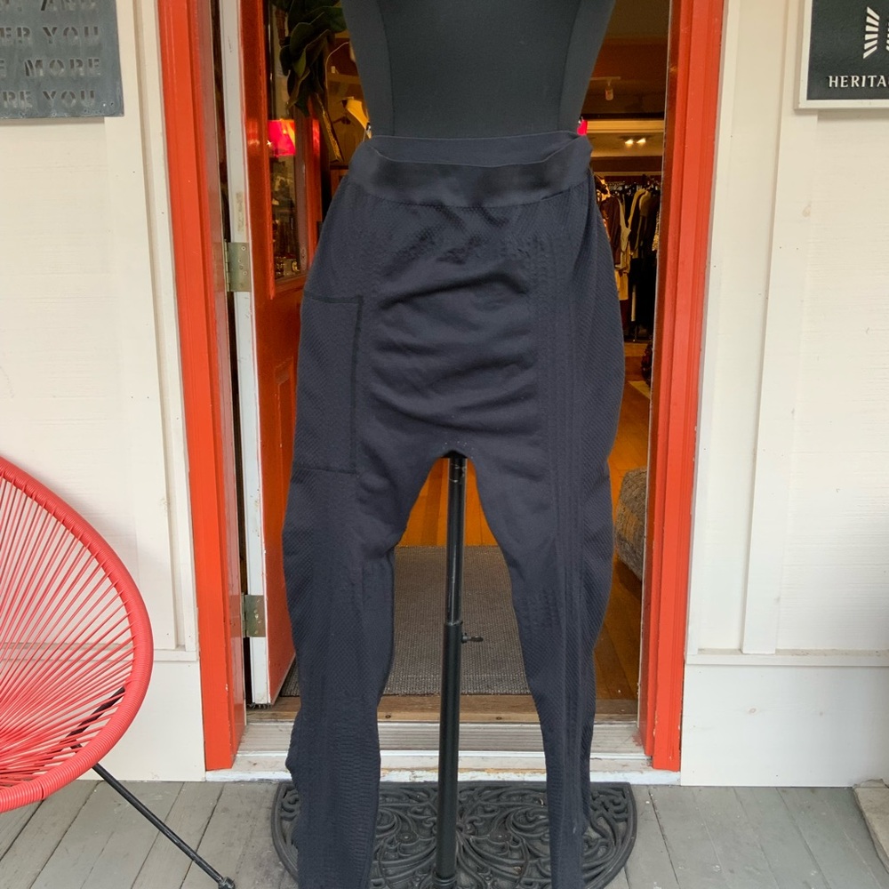 Theory Black Textured Leggings with zippered pocket